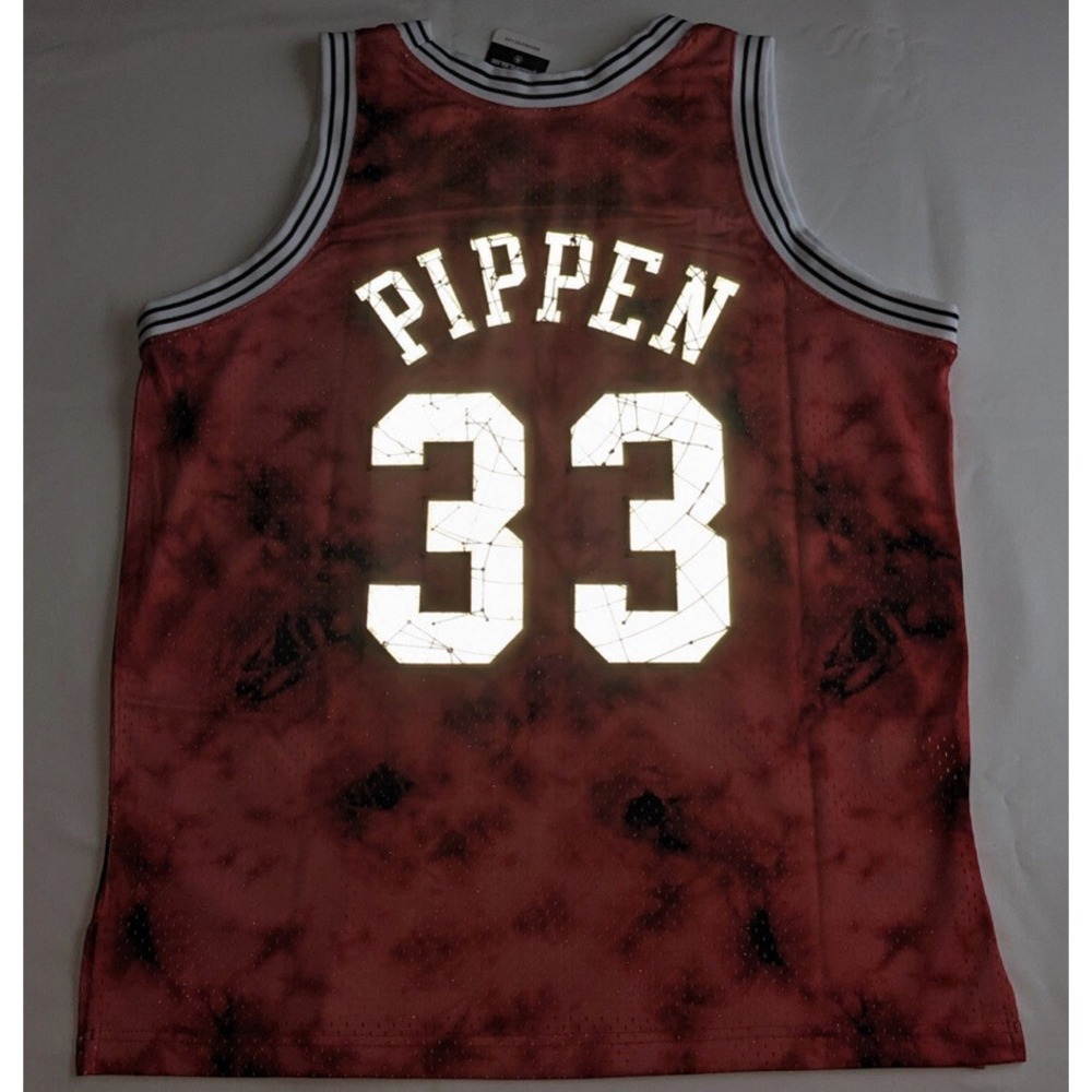 NWT Chicago Bulls Scottie Pippen #33 Mitchell & Ness Swingman Men size MEDIUM - Picture 3 of 10